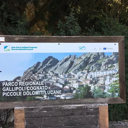 Vicolo Della Luna *