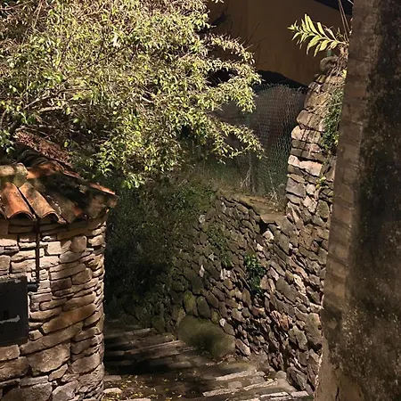 Vicolo Della Luna