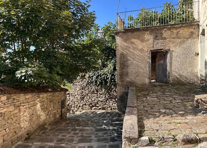 Vicolo Della Luna * Albano di Lucania